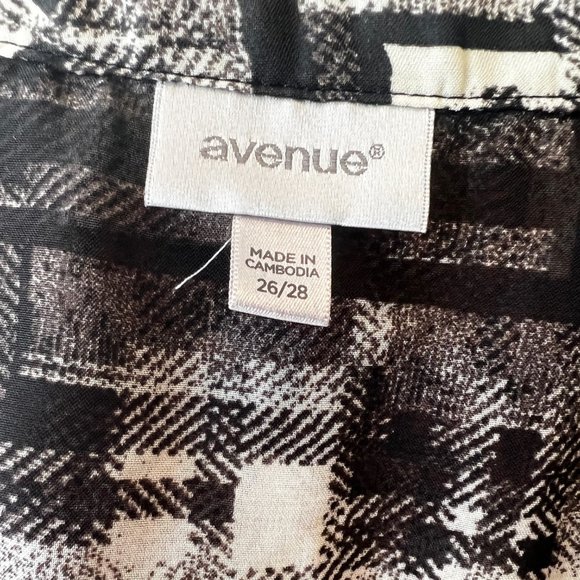 Avenue 26/28 Black, White and Gray Blouse with Black Tank - Picture 4 of 8